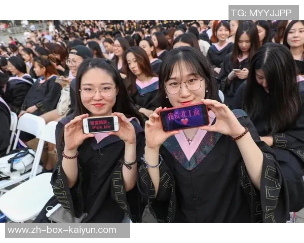 足球杨朔：从草根到顶尖球员的奋斗历程与荣耀时刻